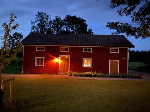 Albäck Gård Bagarstugan - Granne med Sala Golfklubb