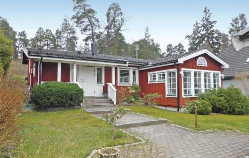 Beautiful Home In Saltsj-boo With Sauna